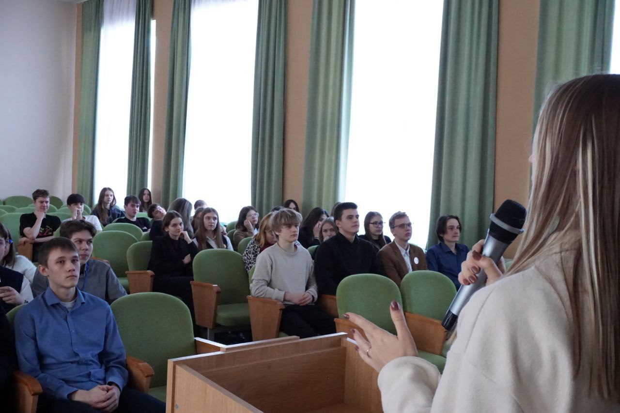 Актив СИБД продолжает сезон профориентаций! 📚 - изображение 1